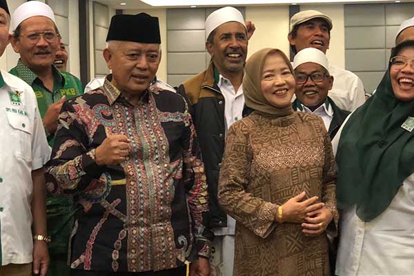 Dewan Pimpinan Cabang (DPC) Partai Kebangkitan Bangsa (PKB) Kabupaten Malang bersama HM Sanusi dan Nyai Latifah Shohib. (Seru.co.id/wul) - DPC PKB Kabupaten Malang Sandingkan Nyai Latifah dengan Sanusi