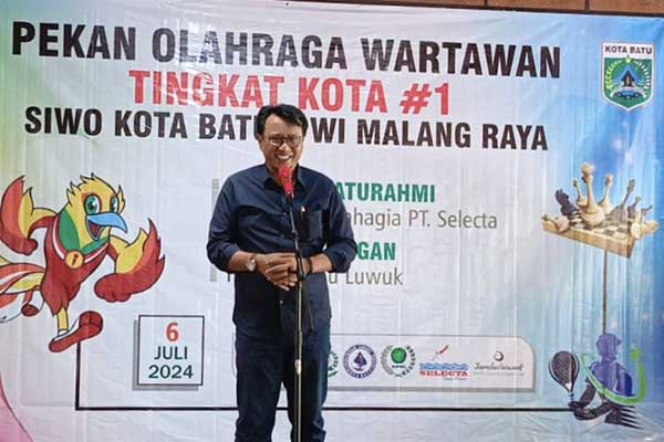 Direktur Utama PT. Selecta memberikan sambutan sebagai tuan rumah penyelenggaraan Porwakot Siwo Batu PWI Malang Raya. (Seru.co.id/dik) - Cari Bibit Atlet, PWI Malang Raya Gelar Porwakot di Taman Rekreasi Selecta