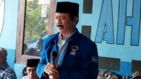 Fattah Jasin saat mendaftarkan dirinya ke salah satu partai untuk Bakal Calon Bupati Pamekasan. (Seru.co.id/udi) - Klaim Surat Tugas Hanya untuk Dirinya, Fattah Jasin dan Ketua PKB Pamekasan Beda Pendapat