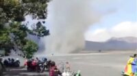 Meskipun Mengganggu, TNBTS Sebut Fenomena Dust Devil di Bromo Tidak Berbahaya
