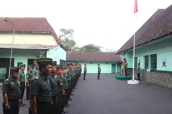 Kasdim 0833/Kota Malang Pimpin Upacara Bendera Merah Putih Mingguan. (ist) - Kasdim 0833/Kota Malang Pimpin Upacara Bendera Merah Putih Mingguan