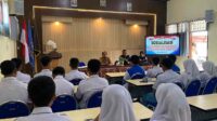 Kasi Humas Polres Batu Sosialisasikan Pilkada 2024 di Sekolah-Sekolah