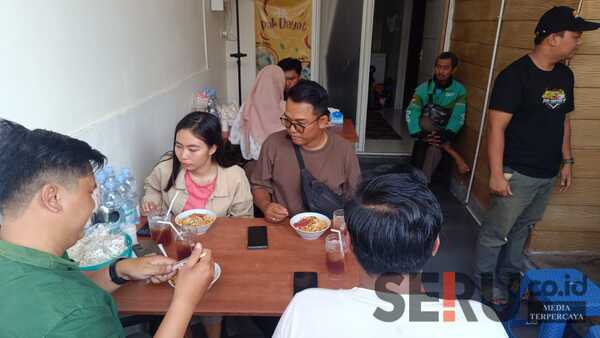 Harga Cabai Meroket, Pria di Jember Ini Tetap Jual Mie Pedas Rumahan Murah Meriah