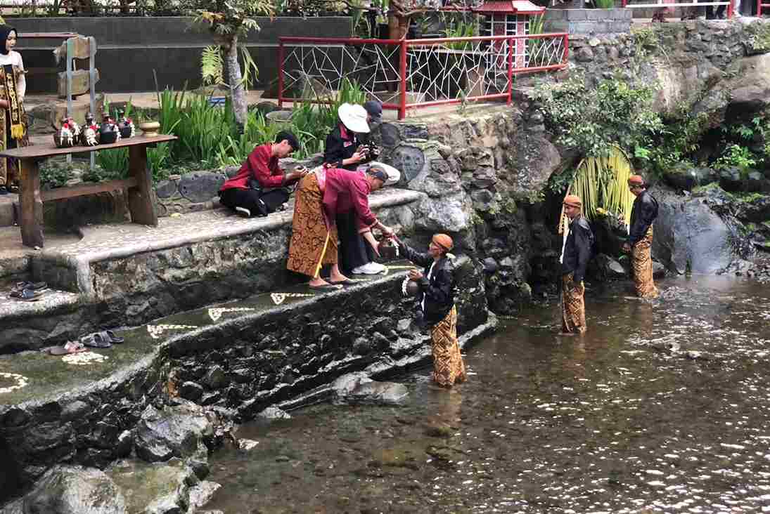 Selain Melestarikan Budaya, Kirab 1001 Tumpeng Juga Menjadi Daya Tarik Wisata Tanaka Waterfall