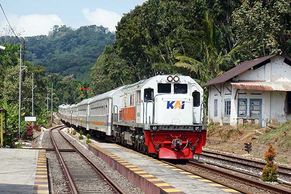 Kereta Api Blambangan Ekspres perpanjang rute ke Jakarta. (Seru.co.id/amb) - PT KAI Daop 9 Jember Resmi Perpanjang Rute KA Blambangan Ekspres ke Jakarta