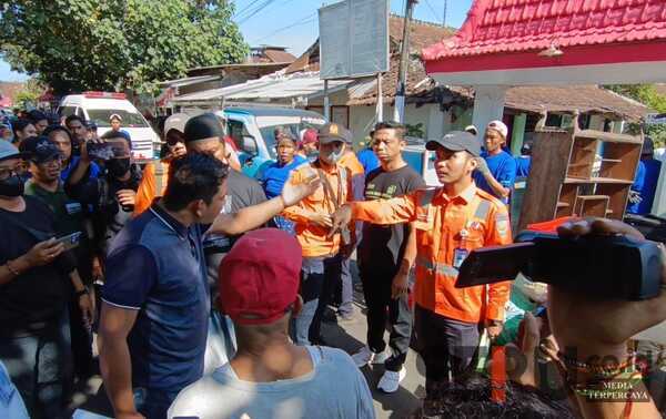 Ricuh Penertiban Aset Milik KAI di Jember, Petugas dan Masyarakat Saling Dorong