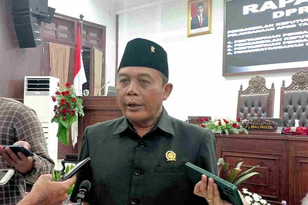 Ketua DPRD Kota Malang meminta maaf tidak bisa menyelesaikan masalah pasar, banjir dan kemacetan. (afi) - Masa Tugas Akan Berakhir, Ketua DPRD Kota Malang Minta Maaf Tiga Persoalan Besar Belum Tuntas