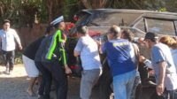 Kondisi mobil Fortuner yang ringsek akibat menabrak pohon di jalan raya Desa Pasir Putih, Kecamatan Bungatan, Situbondo, Senin (15/7/2024). (Seru.co.id/aza) - Diduga Mengantuk, Pengendara Fortuner Dibawah Umur Tabrak Pohon di Jalur Pantura