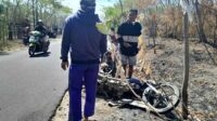 Kondisi motor korban sesuai ditabrak truk limbah PG. (Seru.co.id/aza) - Seorang Pemotor Tewas Akibat Ditabrak Truk Bermuatan Limbah PG