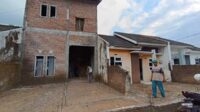 Lokasi rumah kosong yang ditemukan bahan kimia berbahaya di dalamnya. (SERU.co.id/amb) - Bahan Peledak dan Drone Mencurigakan Ditemukan di Rumah Kosong