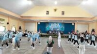 Lomba senam yang dilaksanakan di Gedung PGRI Sumberkolak ini berlangsung semarak. (Seru.co.id/aza) - Wujudkan Situbondo Sehat, 207 Kelompok Ikuti Lomba Senam Bhunga Rassa Ate