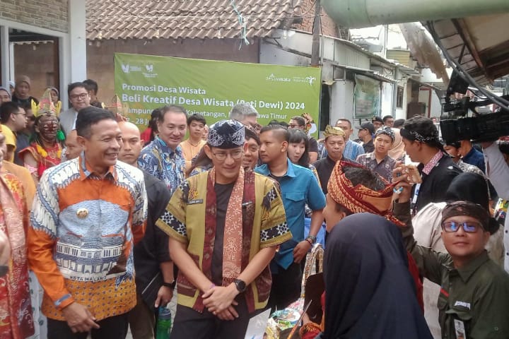 Menparekraf Akui Takjub Saat Mengunjungi Kampung Kayutangan Heritage