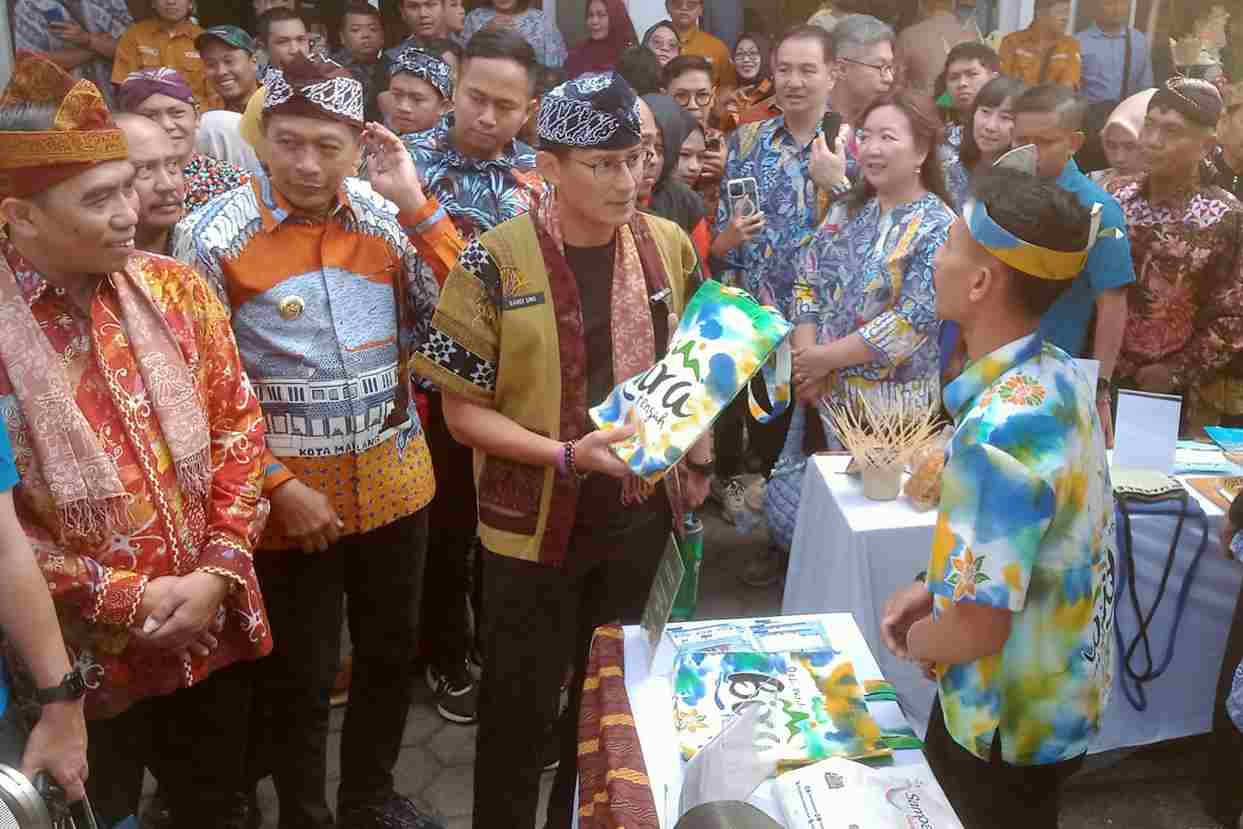Menparekraf Akui Takjub Saat Mengunjungi Kampung Kayutangan Heritage