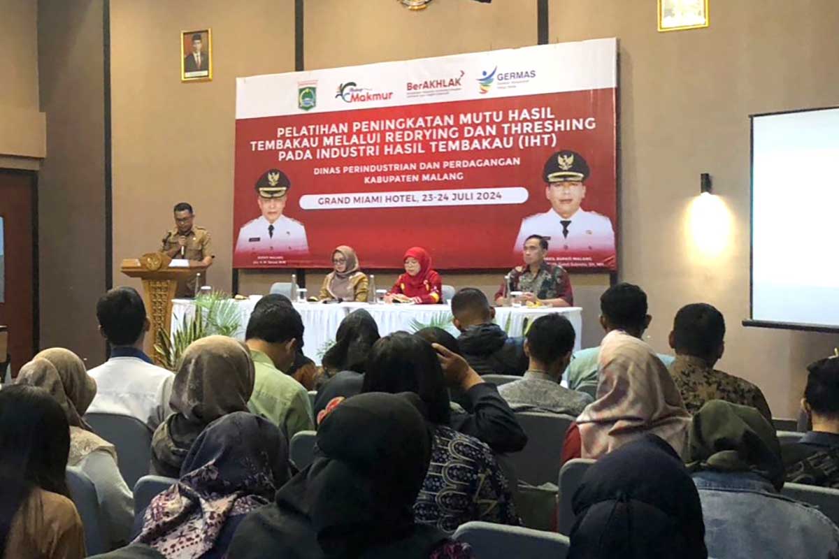 Pelatihan peningkatan mutu hasil tembakau melalui redrying dan threshing pada industri hasil tembakau (IHT). (wul) - Tingkatkan Kualitas Mutu, Disperindag Kabupaten Malang Gelar Pelatihan Redrying dan Threshing