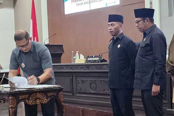 Penandatangan Nota Kesepakatan Perubahan KUA PPAS Tahun Anggaran 2024. (ist) - DPRD Batu Sampaikan Pendapat Tentang Rancangan KUPA dan PPAS-P APBD Batu 2024