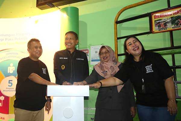 Peresmian Pasar Sadar BPJS Ketenagakerjaan, bentuk simbolis terlindunginya ratusan pedagang Oro-Oro Dowo. (ist) - Pilot Project Pasar Sadar BPJS Ketenagakerjaan, Ratusan Pedagang Oro-Oro Dowo Terlindungi