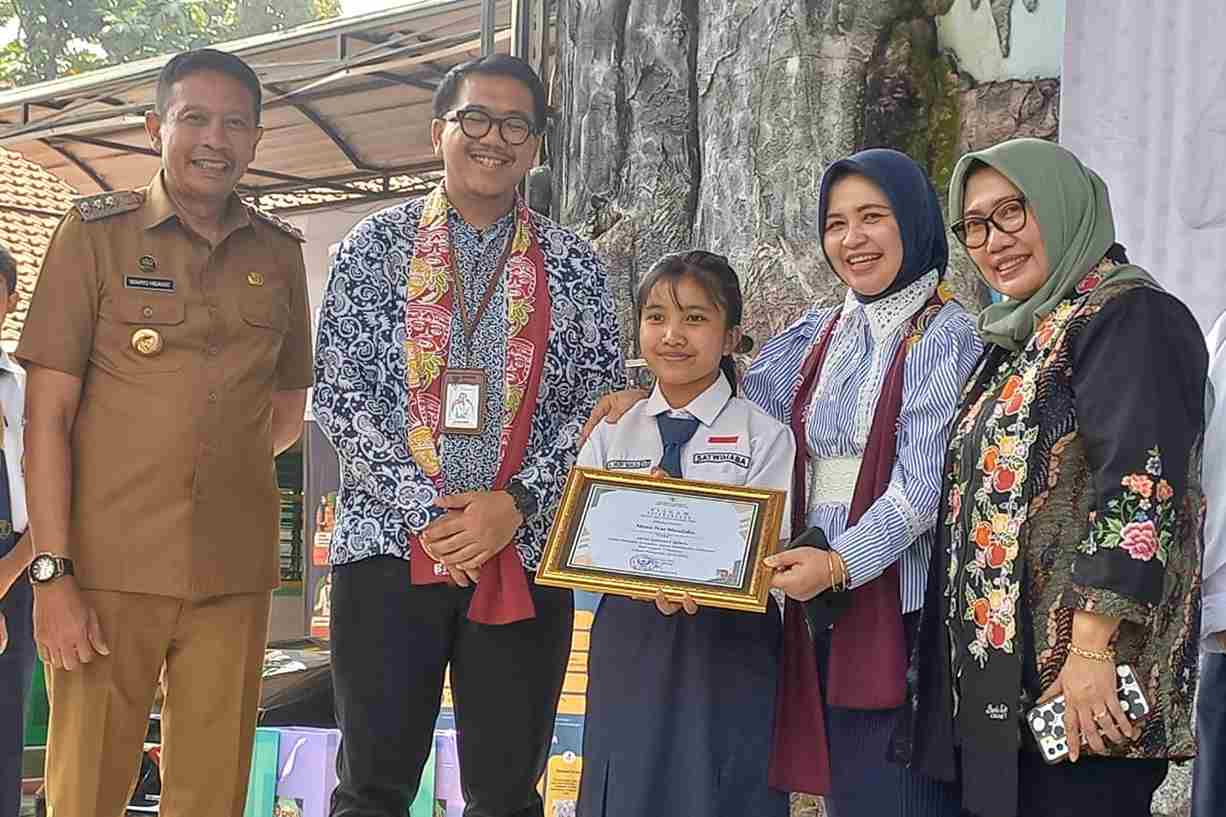 Pj Wali Kota Malang mengobrol bersama para siswa SMPN 2 Malang. (foto:afi)