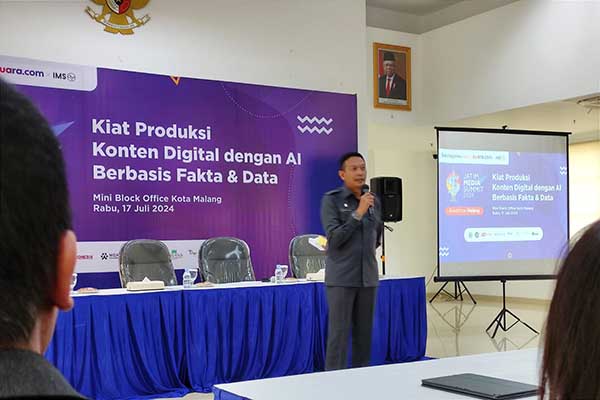 Pj Wali Kota Malang membuka JMS 2024 Malang. (rhd) - JMS 2024 Malang, Ajak Jurnalis dan Komunitas Produksi Konten Digital dengan AI