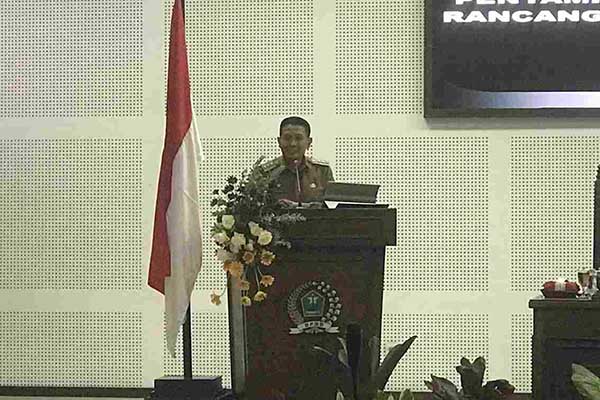 Pj Wali Kota Malang optimis pendapatan daerah tahun 2025 lebih stabil. (afi) - Targetkan PAD 2025 Rp1,174 Triliun, Pj Wali Kota Malang Optimis Berbagai Prioritas Terealisasi