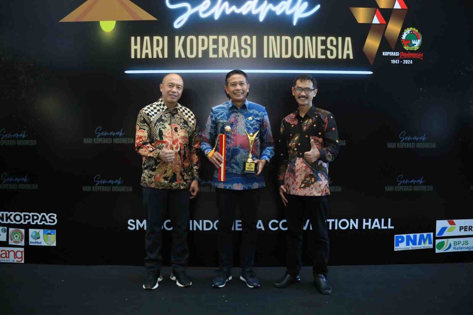 Serius Membina Koperasi, Pj Wali Kota Malang Raih Penghargaan Pembina Koperasi Andalan