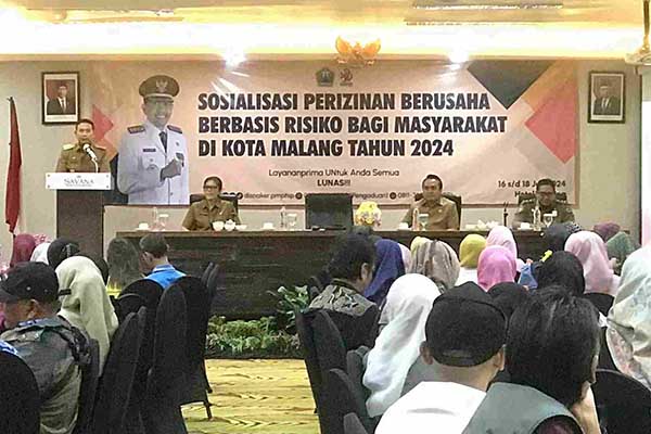 Pj Wali Kota Malang siap mendukung UMKM, salah satunya dengan kemudahan perizinan. (afi) - Pj Wali Kota Malang Berharap Kemudahan Perizinan Dapat Meningkatkan Investasi