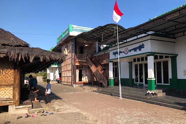 Pondok Pesantren Ulin Nuril Islami Qoyyidi (UNIQ). (wul) - Pengurus Ponpes UNIQ Sebut Penggalan Video Pengakuan Kontroversi Mama Ghufron Bohong
