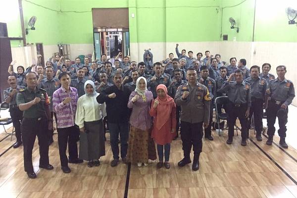 Babinsa Sukun Dampingi Rapat Evaluasi Satlinmas di Kelurahan Kebonsari