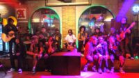 Salah satu penampilan musisi reggae terbaik Indonesia pengisi tur Island Vibes Reggae Party. (rhd) - Tur Island Vibes Reggae Party Singgah di Stadion Kanjuruhan Malang