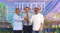Salam kompak ketiga Dirut Perumda, bentuk komitmen kuat sinergi terbaik. (rhd) - Perumda Tugu Tirta Gandeng Tirta Kanjuruhan dan Among Tirto, Komitmen Kuat Sinergi Terbaik
