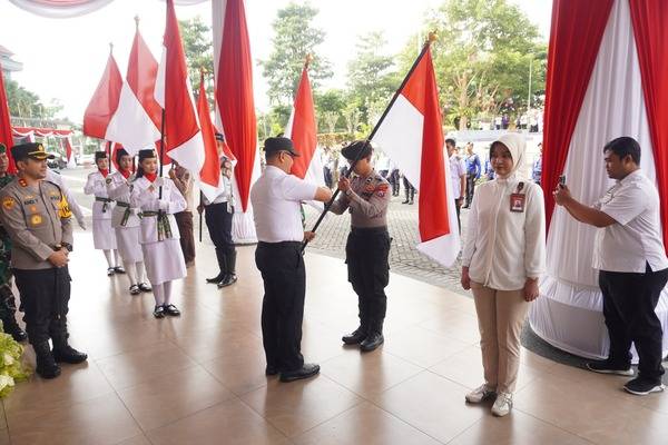 Pj. Wali Kota Batu Himbau Warganya Kibarkan Bendera Merah Putih Sepanjang Agustus