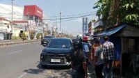 Situasi beberapa saat pasca kecelakaan. (Seru.co.id/amb) - Pria di Jember Kecelakaan Usai Terlilit Kabel, Tuding Petugas PLN Lalai hingga Lapor Polisi