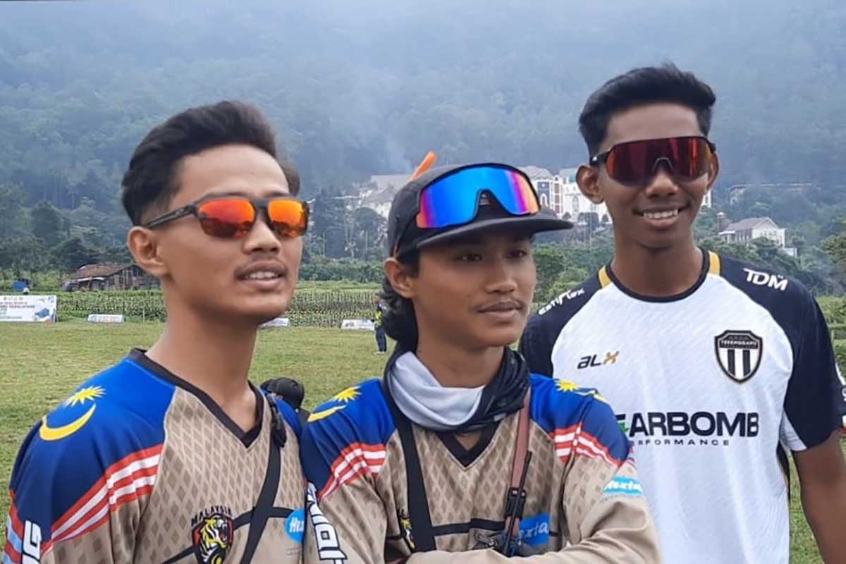 Tiga Atlet asal Malaysia yang mengikuti IPAC Series 4 di Kota Batu. (Seru.co.id/dik) - Ketum FASI Jatim Buka BISTF Paragliding Accuracy League 2024 dan IPAC 4th Series Disparta Batu