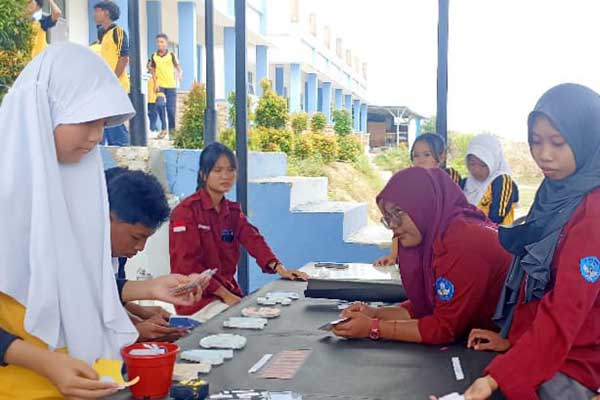 Tim Kampus Mengajar UB saat berada di SMP 59 Batam. (ist) - Pengalaman Berkesan dan Menantang Tim UB Kampus Mengajar Anak-anak SMP di Batam