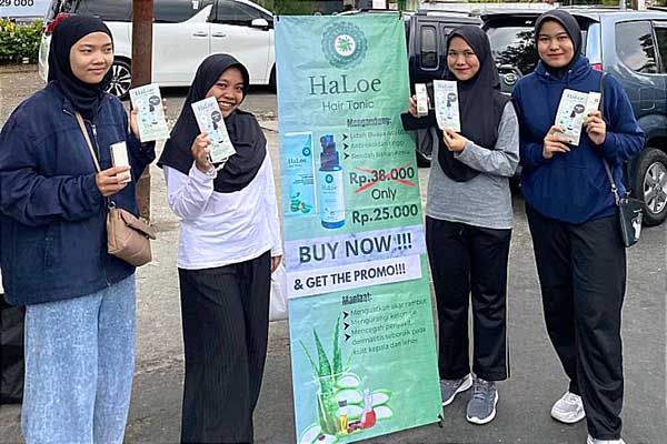 Tim PKM-Kewirausahaan dari jurusan Administrasi Niaga dan Akuntansi Polinema. (ist) - Mahasiswa Polinema Ciptakan HaLoe Hair Tonic, Obati Dermatitis Seboroik