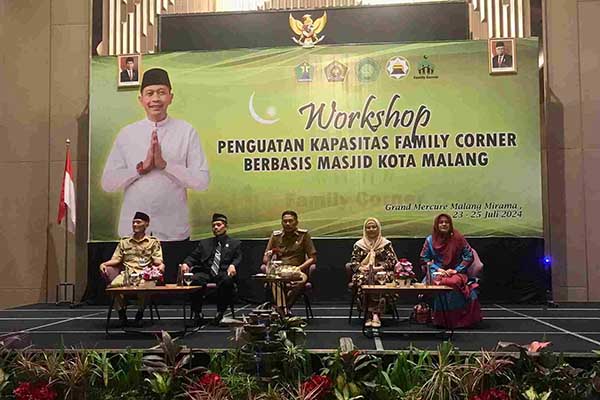 Workshop bagi 75 takmir masjid dan 10 penyuluh agama digelar di hotel Grand Mercure. (afi) - DMI Kota Malang Hadirkan Tempat Curhat Masalah Keluarga di 25 Masjid se-Kota Malang