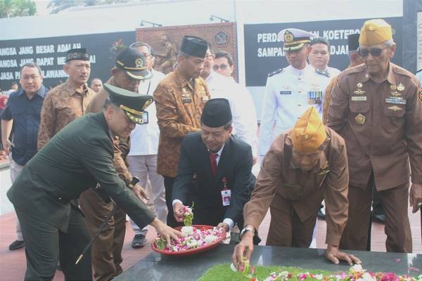 Dandim 0833/Kota Malang Pimpin Tabur Bunga di Monumen Pahlawan TRIP