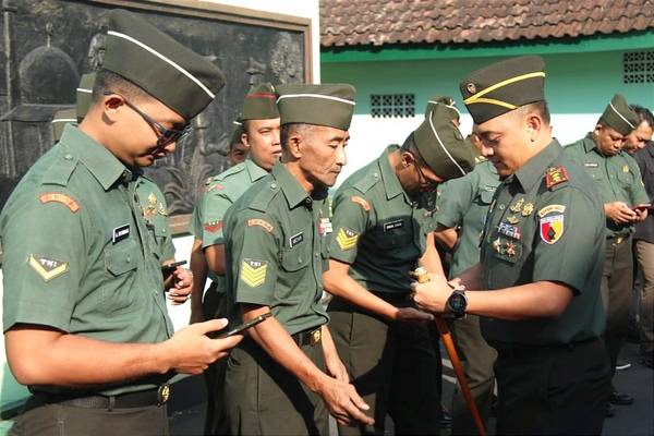 Perangi Judi Online, Dandim 0833/Kota Malang Sidak Gawai Anggota