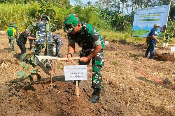 Hari Sungai Nasional, Personel Kodim 0833/Kota Malang Tanam Pohon dan Bersih-bersih Kali