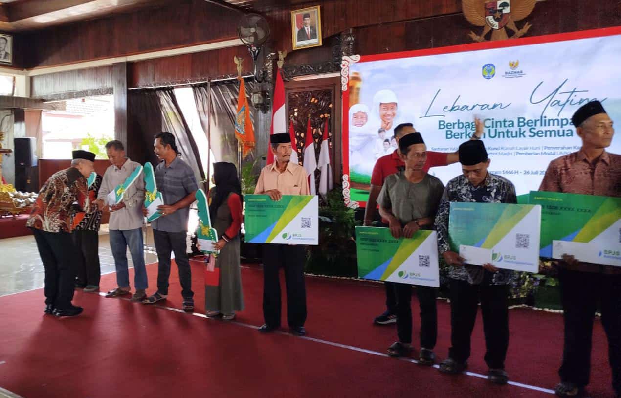 Lebaran Yatim, Baznas Nganjuk Bagikan Kunci Rumah, Gerobak Dan Premi BPJS
