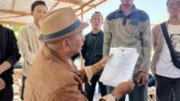 Alfian Marsuto saat dimintai keterangan. (Seru.co.id/udi) - Pengusaha Rokok di Pamekasan Sebut Ada Permainan Pita Cukai Oknum BC Diluar Pemilik Pabrik Rokok