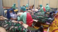 Babinsa Koramil 0833/Sukun turut donor darah di Hotel Ascent Premiere. (ist) - Babinsa Koramil 0833/Sukun Turut Donor Darah di Hotel Ascent Premiere