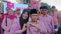 Bacabup Jember Gus Fawait bersama istrinya Gyta Eka Puspita saat deklarasi. (Seru.co.id/amb) - Pertama Kalinya, Bacabup Jember Gus Fawait Ajak Istri Saat Deklarasi Pilkada 2024