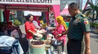 Dandim 0833/Kota Malang meninjau bazar murah dan donasi. (ist) - Rayakan HUT ke-79 RI, Kodim 0833/Kota Malang Gelar Bazar Murah dan Donasi