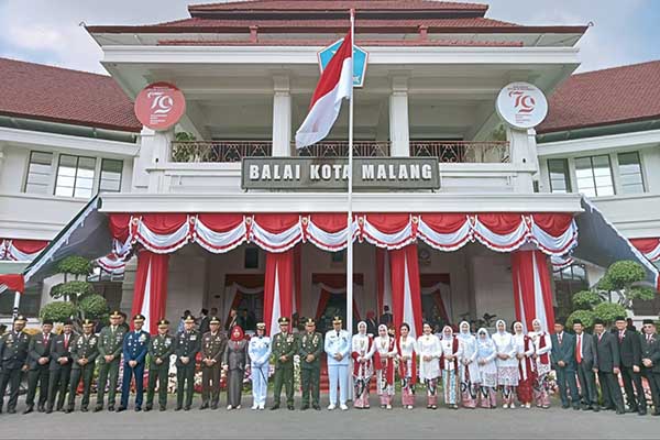 Dandim 0833 hadiri upacara peringatan HUT ke-79 Republik Indonesia. (ist) - Dandim 0833 Hadiri Upacara Peringatan HUT ke-79 Republik Indonesia
