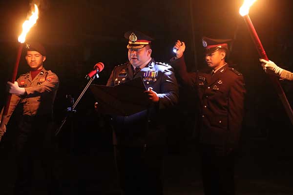 Kapolres Pamekasan saat gelar Renungan Suci di Makam Taman Pahlawan. (SERU.co.id /udi) - Momen Khidmat Renungan Suci Polres Pamekasan Memperingati HUT RI ke-79