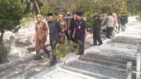 Kasdim 0833/Kota Malang Turut Ziarah Tabur Bunga di TMP Suropati
