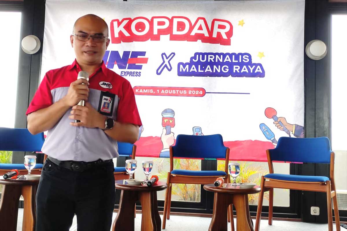 Kepala Cabang Utama JNE Malang, Windhu Abiworo, menyampaikan sambutan. (rhd) - JNE Sahabat UMKM, Komitmen Tumbuh dan Berkembang Bersama