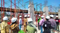 Komisi III DPRD Situbondo Sidak Pembangunan GOR di kecamatan Panarukan, kabupaten Situbondo, Selasa (6/8/2024). (Seru.co.id/aza) - Pastikan Gunakan Material Legal, DPRD Situbondo Sidak Pembangunan GOR
