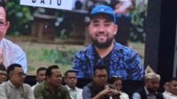 Nurrochman dan Heli Suyanto saat menjawab pertanyaan awak media. (dik) - Bocoran Visi Misi Pasangan Bacawali Cak Nur dan Heli Suyanto dalam Pilkada Batu 2024