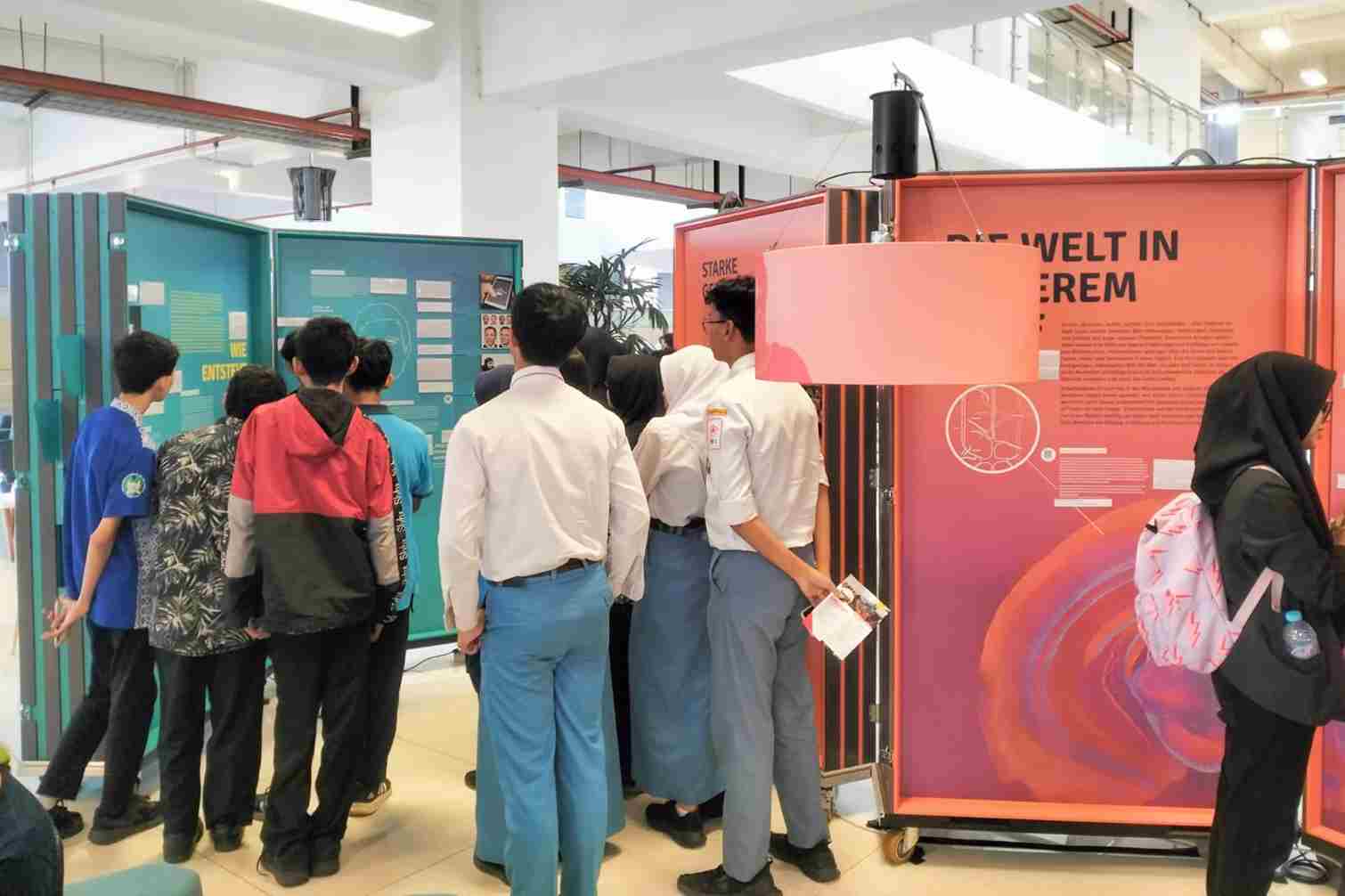 Gandeng Sastra Jerman UM, Goethe Gelar Pameran Sains UMI di Kota Malang